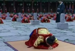 灵堂的三跪九叩视频,灵堂仪式的深情致敬